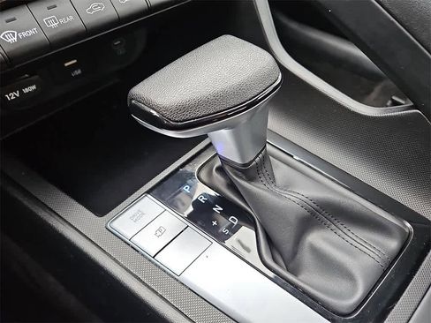 Used 2024 Hyundai Elantra SEL image 12
