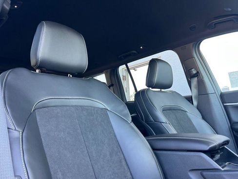 New 2026 Jeep Grand Cherokee Altitude image 17