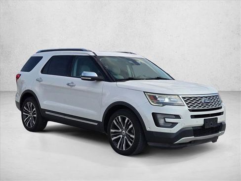 Used 2017 Ford Explorer Platinum image 3