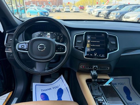 Used 2017 Volvo XC90 T6 Momentum w/ Vision Package image 11