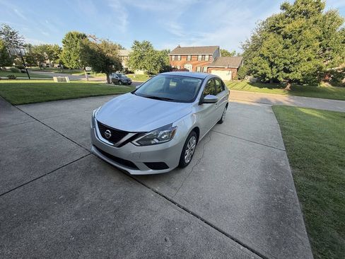 Used 2019 Nissan Sentra S FWD image 1