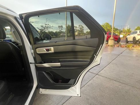 Used 2023 Ford Explorer Limited AWD/4WD image 29