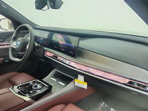 Used 2025 BMW i7 eDrive50 image 22