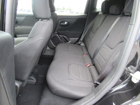 Used 2020 Jeep Renegade Latitude FWD image 31