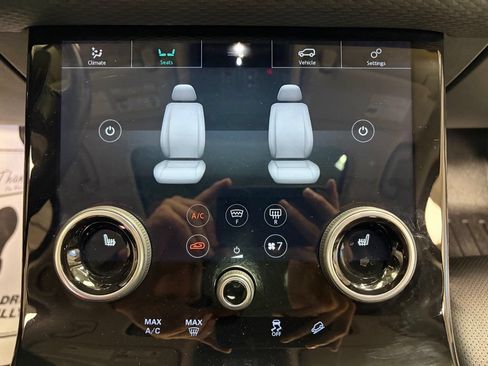 Used 2018 Land Rover Range Rover Velar S AWD/4WD image 21