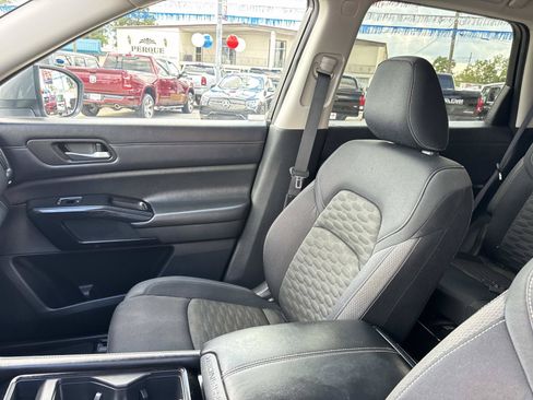 Used 2022 Nissan Pathfinder S FWD image 15