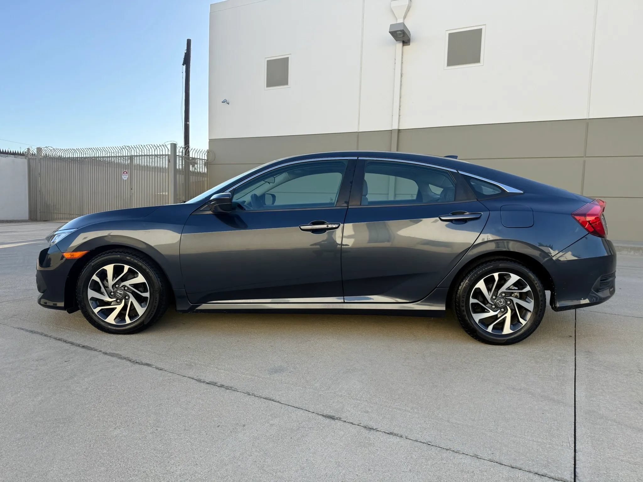 Used 2017 Honda Civic EX image 2