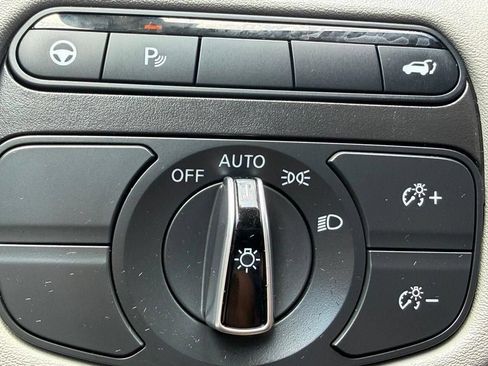 Used 2024 INFINITI QX50 Luxe w/ Accent Package FWD image 23