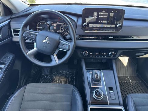 Used 2024 Mitsubishi Outlander SE Black Edition FWD image 11