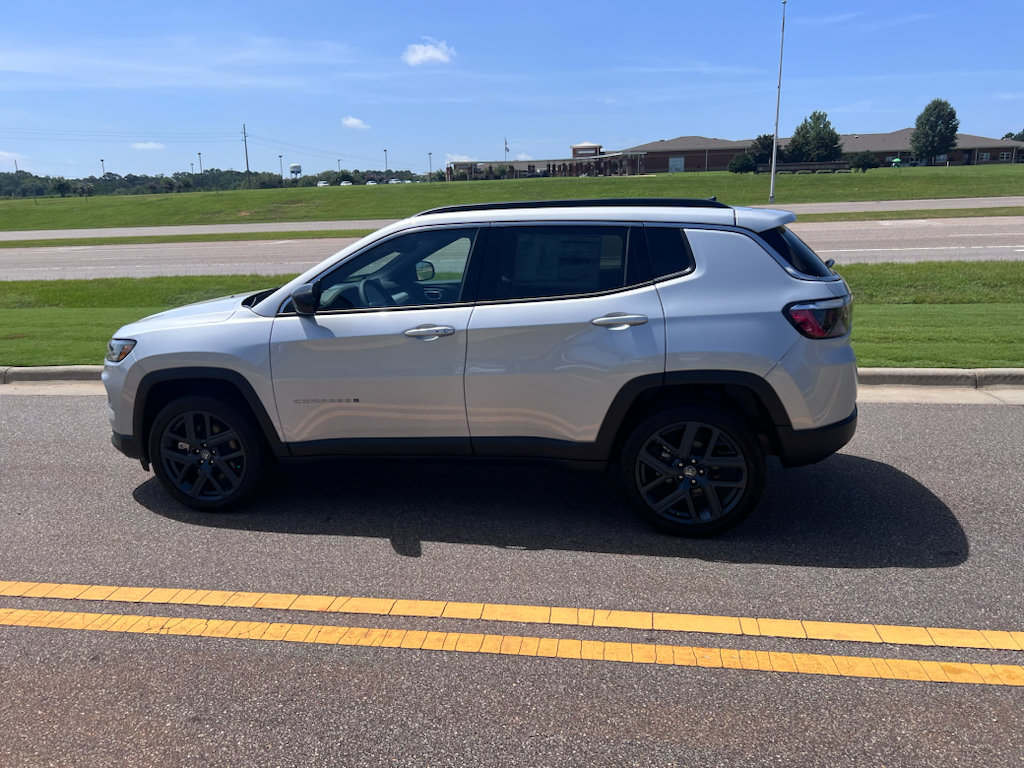 New 2026 Jeep Compass Latitude AWD/4WD image 7