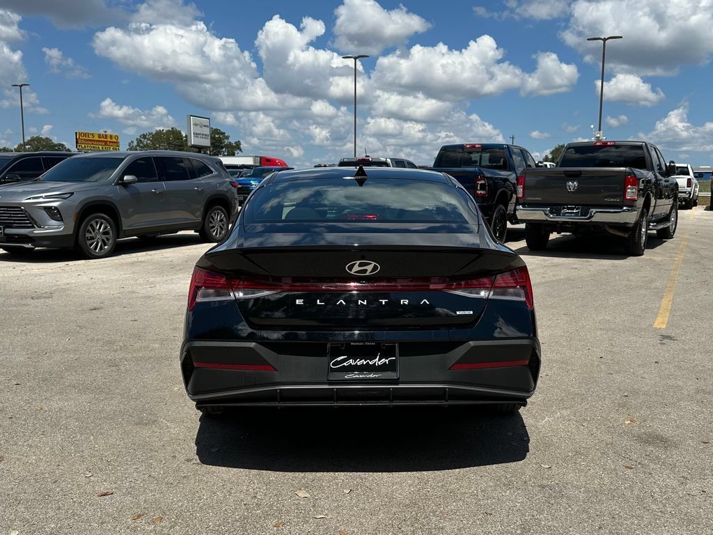 Used 2025 Hyundai Elantra SEL FWD image 6