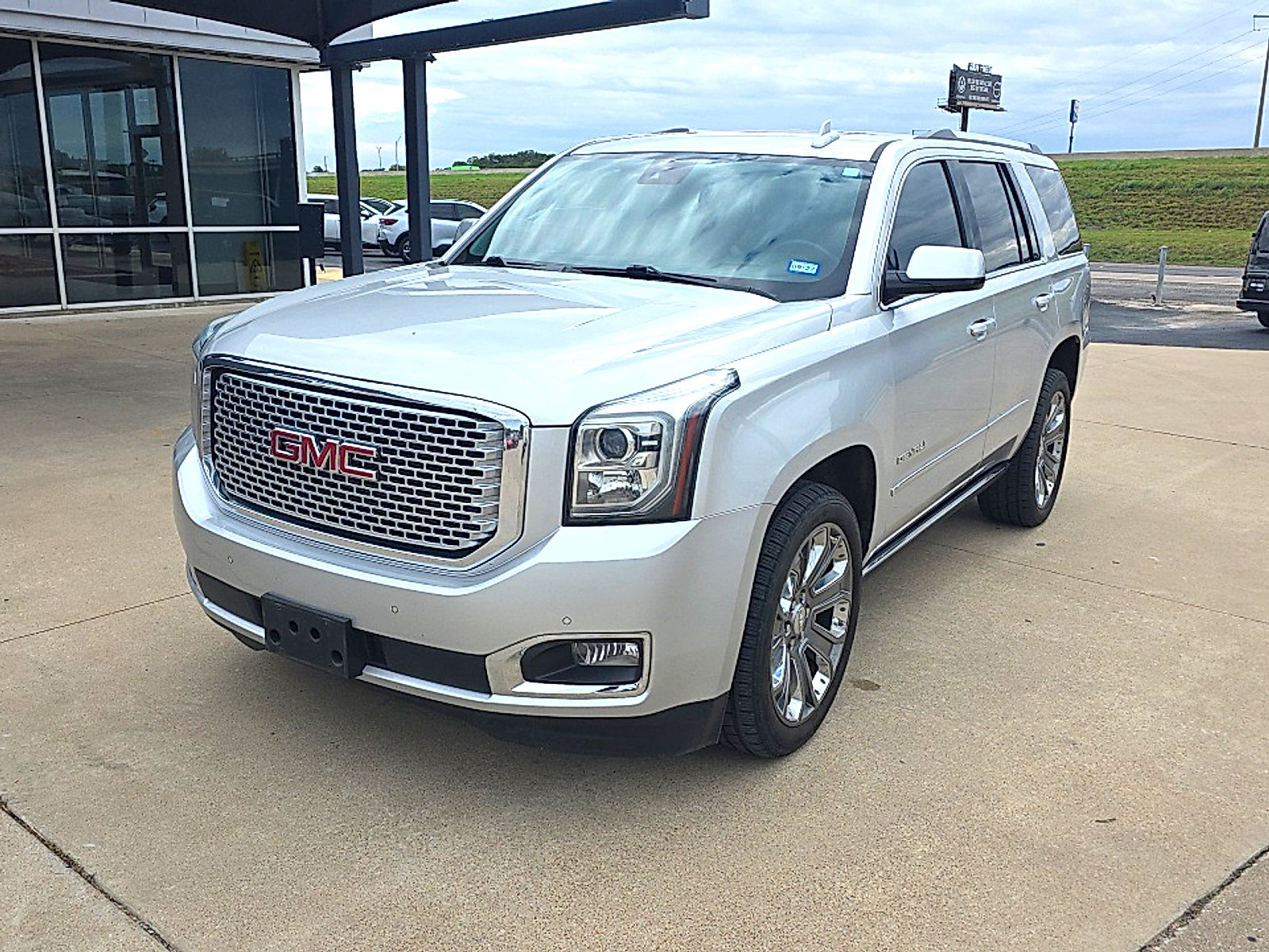 Used 2016 GMC Yukon Denali w/ Open Road Package RWD image 2