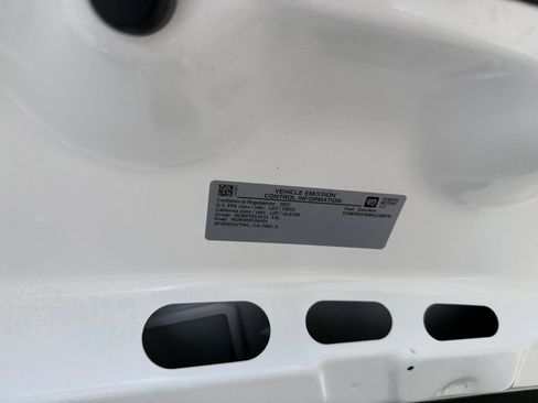 Used 2022 Chevrolet Traverse LT FWD image 15