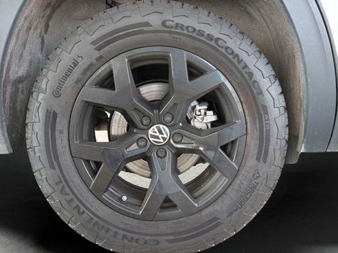 Used 2025 Volkswagen Atlas Peak Edition SE AWD/4WD image 26