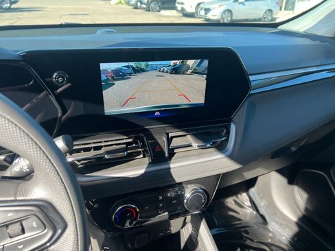 Used 2025 Chevrolet TrailBlazer LT FWD image 24