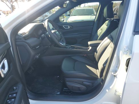 New 2026 Jeep Compass Latitude image 8