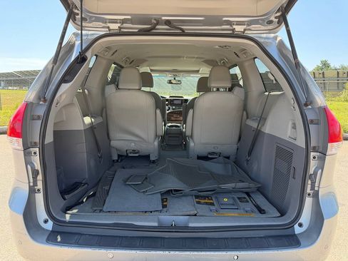 Used 2014 Toyota Sienna XLE AWD/4WD image 13