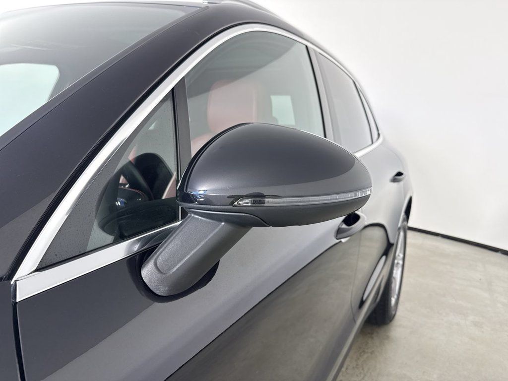 Certified 2021 Porsche Macan AWD/4WD image 12