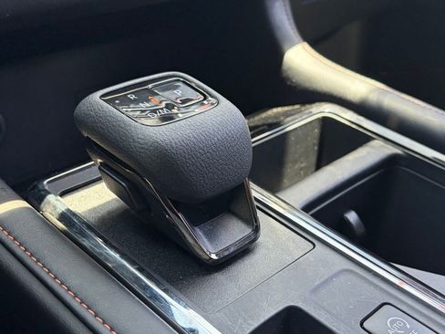 Used 2025 Nissan Pathfinder Rock Creek AWD/4WD image 8