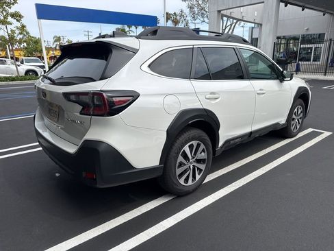 Used 2025 Subaru Outback Premium image 5