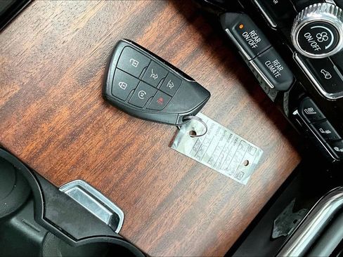 Used 2023 GMC Yukon XL Denali Ultimate AWD/4WD image 11