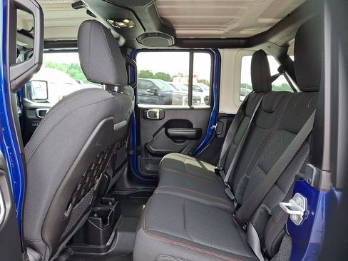Used 2019 Jeep Wrangler Unlimited Rubicon AWD/4WD image 10
