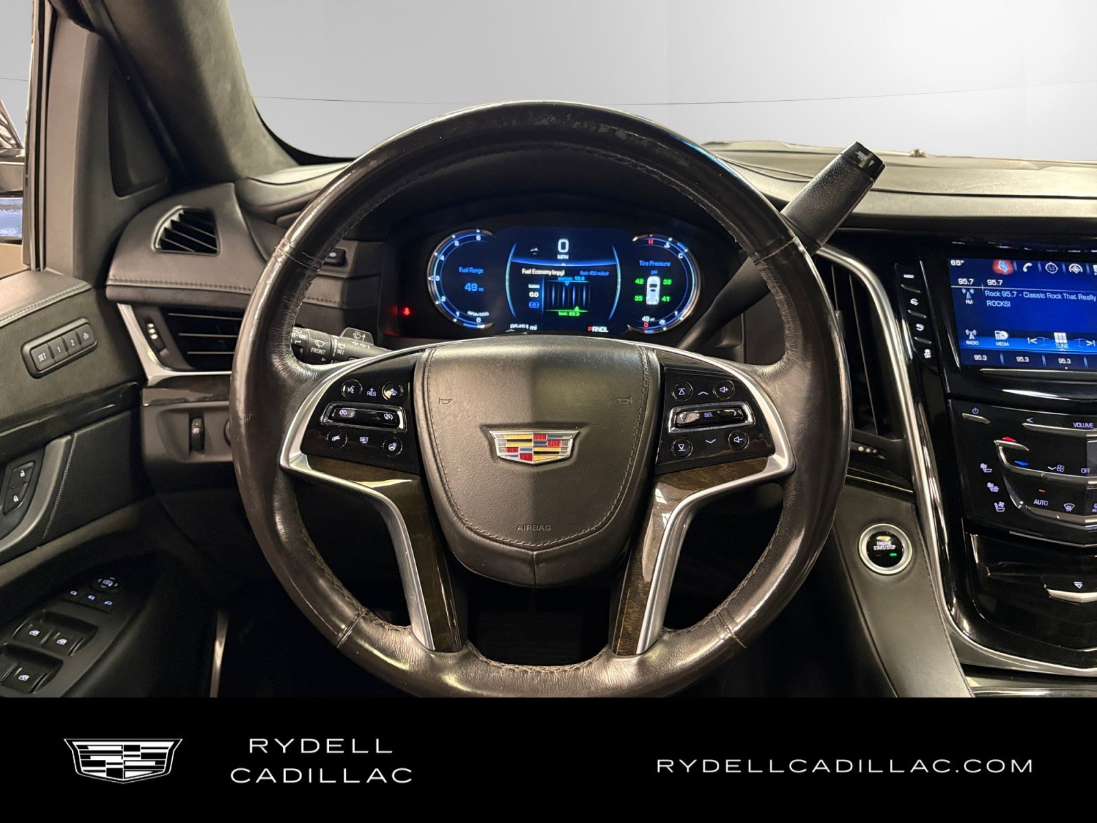 Used 2018 Cadillac Escalade Platinum AWD/4WD image 13