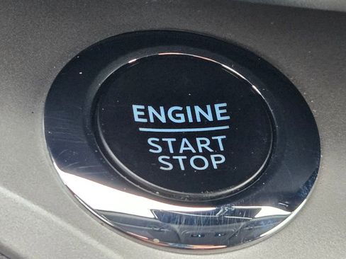 Used 2024 Ford Explorer XLT image 30