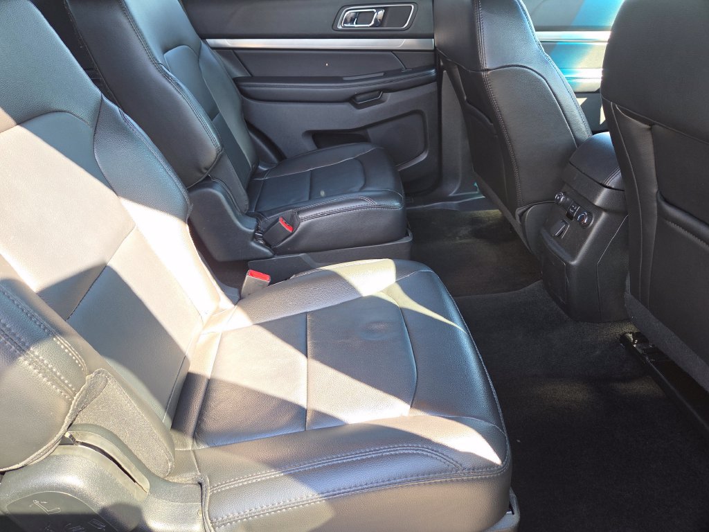 Used 2018 Ford Explorer XLT w/ Equipment Group 202A AWD/4WD image 28