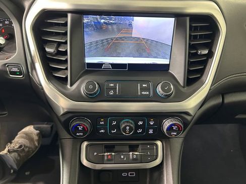 Used 2023 GMC Acadia SLE image 23
