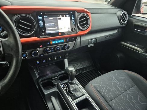 Used 2017 Toyota Tacoma TRD Sport image 24