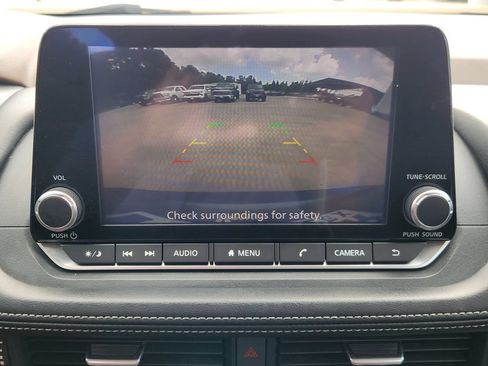Used 2023 Nissan Rogue SV FWD image 16