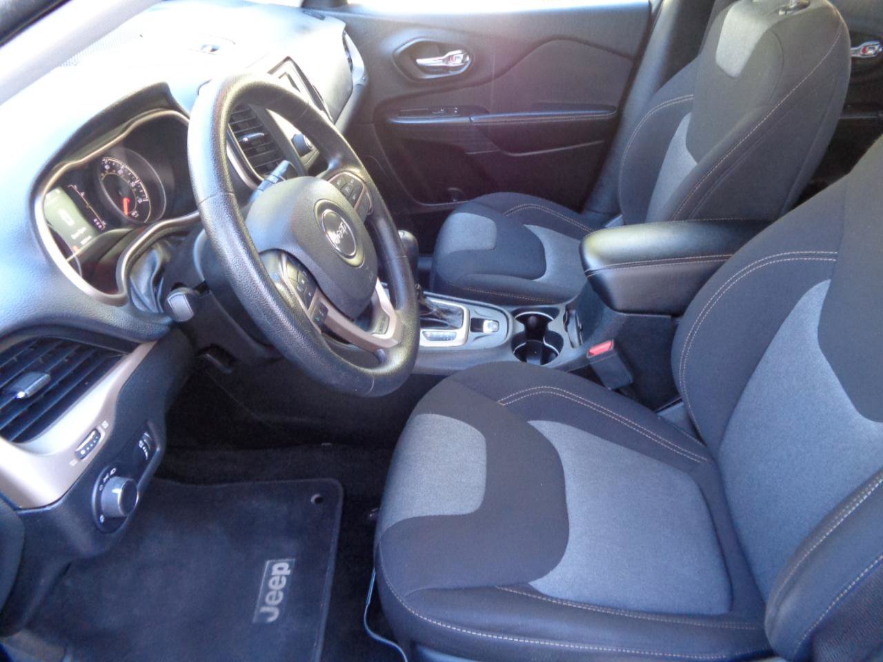 Used 2015 Jeep Cherokee Sport FWD image 22