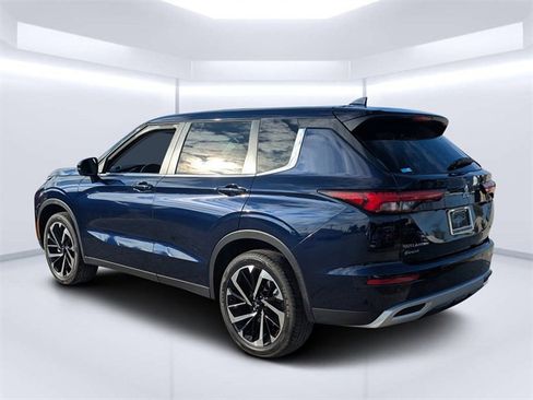 Used 2022 Mitsubishi Outlander SE image 5