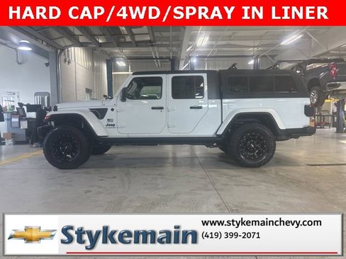 Used 2021 Jeep Gladiator Sport image 2