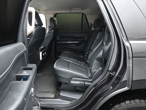 Used 2022 Ford Expedition XLT image 19