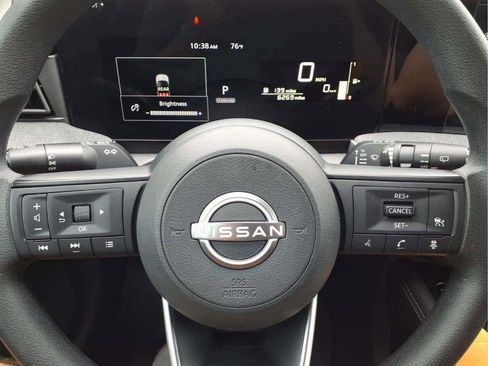 Used 2025 Nissan Kicks SV AWD/4WD image 14