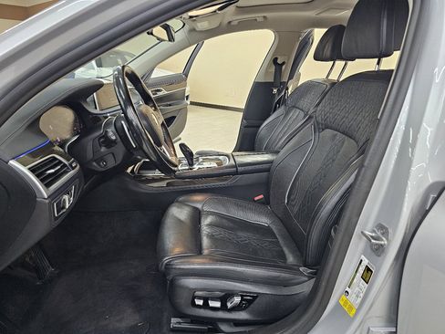 Used 2020 BMW 740i image 19