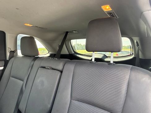 Used 2017 Toyota Highlander LE FWD image 5