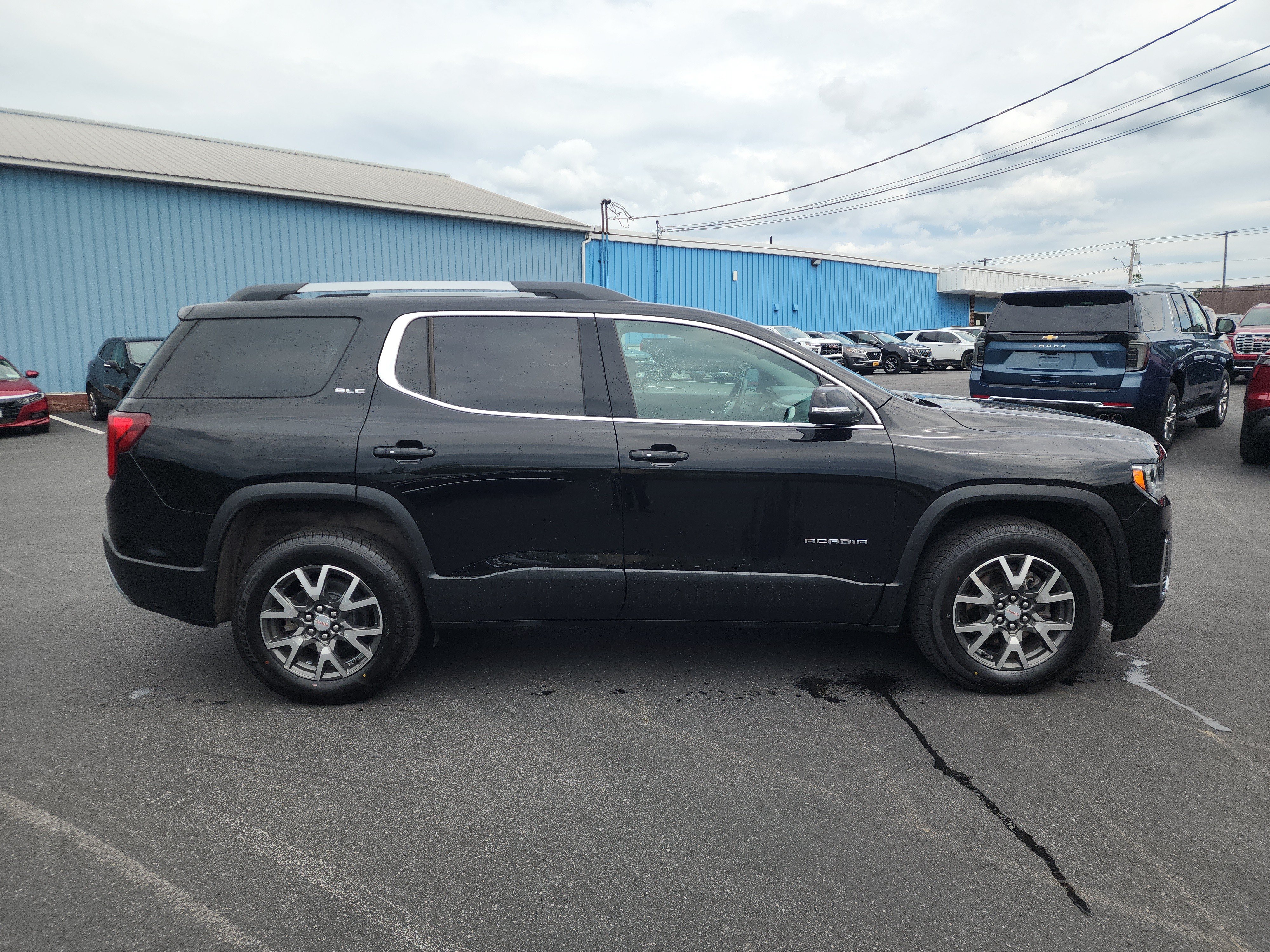 Certified 2023 GMC Acadia SLE w/ Driver Convenience Package AWD/4WD image 9