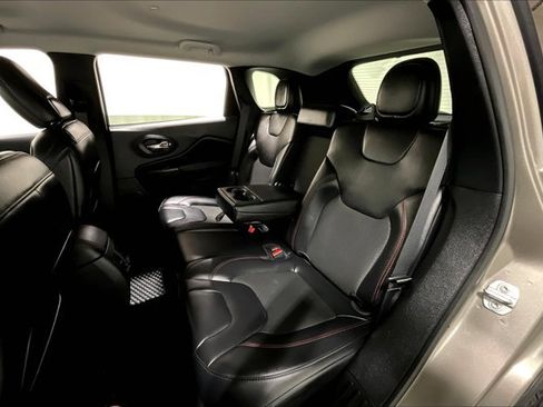 Used 2020 Jeep Cherokee Trailhawk w/ Cold Weather Group image 26