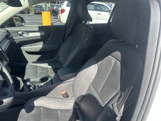 Used 2024 Volvo XC40 B5 Core AWD/4WD image 22
