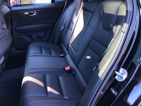 Used 2025 Volvo V60 B5 Cross Country Plus image 34