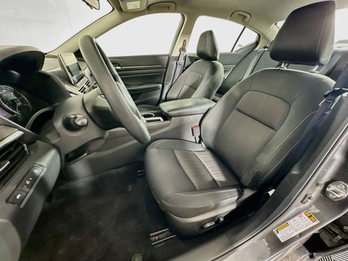 Used 2024 Nissan Altima 2.5 SV FWD image 13