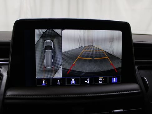 Used 2024 Chevrolet Suburban Z71 w/ Luxury Package image 20