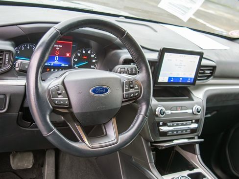 Used 2020 Ford Explorer XLT w/ Class III Trailer Tow Package image 14