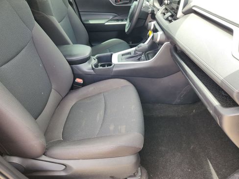 Used 2025 Toyota RAV4 LE FWD image 17