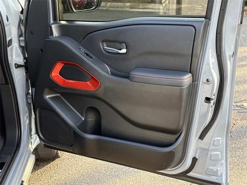 Used 2023 Nissan Frontier PRO-4X w/ Pro Convenience Package image 8