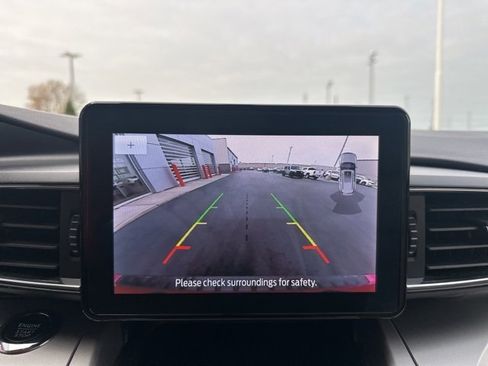 Used 2022 Ford Explorer XLT w/ Equipment Group 202A image 28