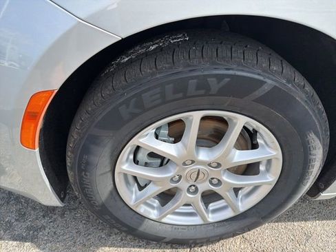 Used 2022 Chrysler Voyager LX FWD image 8
